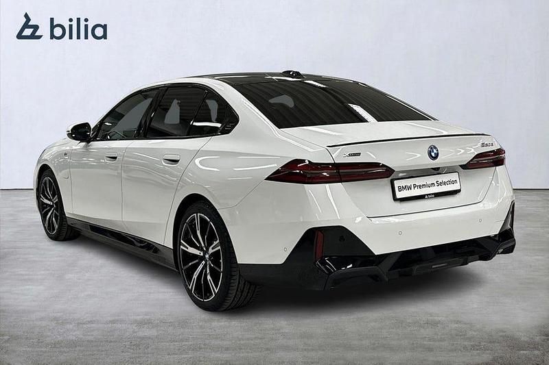 Begagnad BMW 530 M Sport 299 HK (219 kW) 2025 Alpinvit Sedan