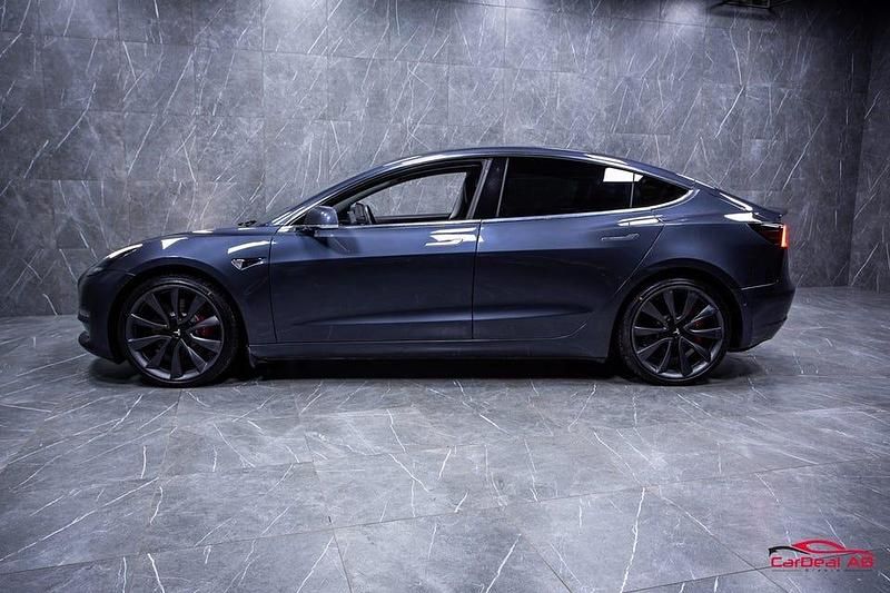 Begagnad Tesla Model 3 Performance 377 kW (513 HK) 2020 Grå Sedan