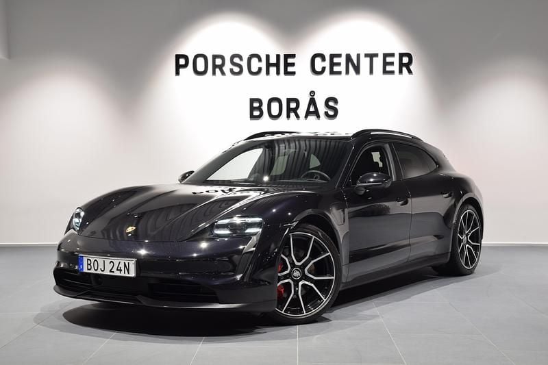 Svart Begagnad 2022 Porsche Taycan 4S Sport Turismo Sedan | 749 000 kr (Superpris) - Bild 1/4