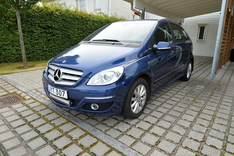 Blå Begagnad 2010 Mercedes B180 Minibuss | 73 000 kr (Marknadspris) - Bild 1/3