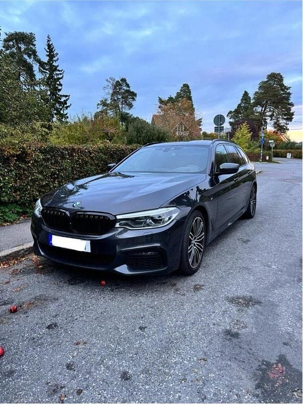 Begagnad 2019 BMW 520 Kombi | 345 000 kr (Dyr) - Bild 1/4