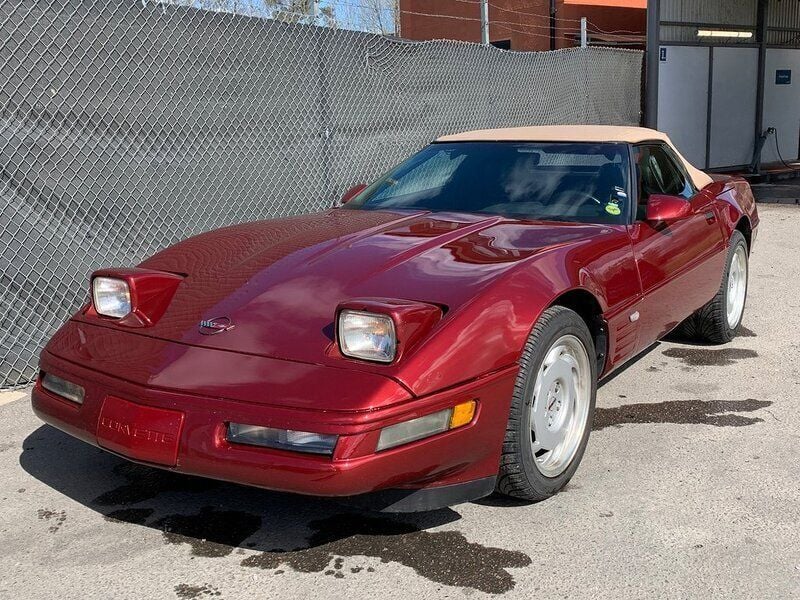 Mörkröd Begagnad 1991 Chevrolet Corvette C4 Cab | 139 900 kr - Bild 1/4