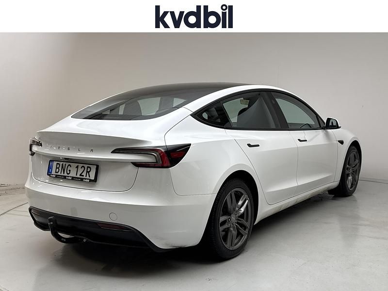 Begagnad Tesla Model 3 Standard Range 235 kW (320 HK) 2024 Vit Sedan