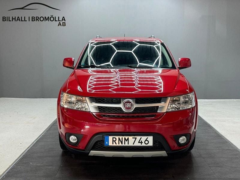 Röd Begagnad 2014 Fiat Freemont SUV | 124 900 kr (Lite dyr) - Bild 1/4