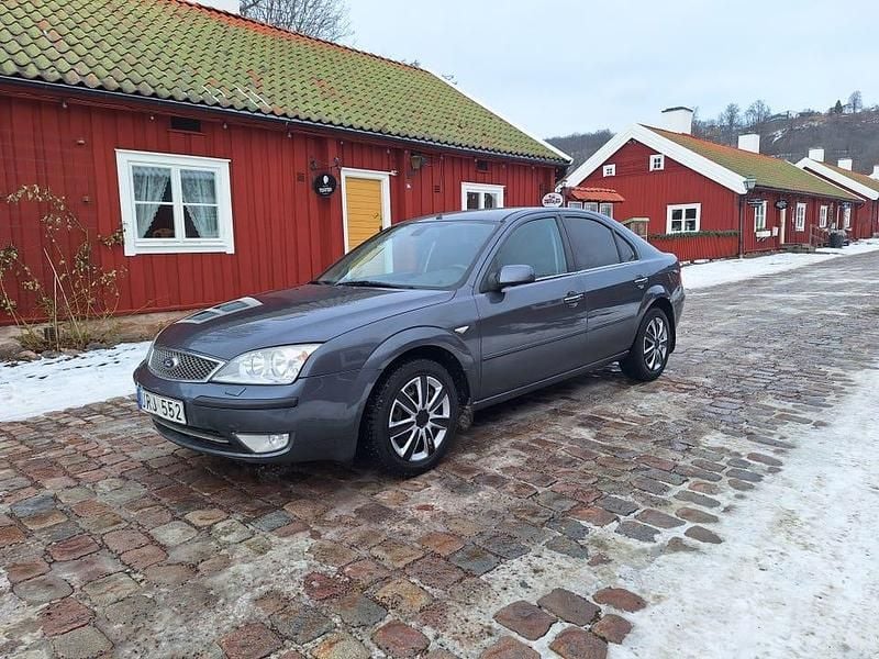 Begagnad Ford Mondeo 145 HK (106 kW) 2004 Halvkombi