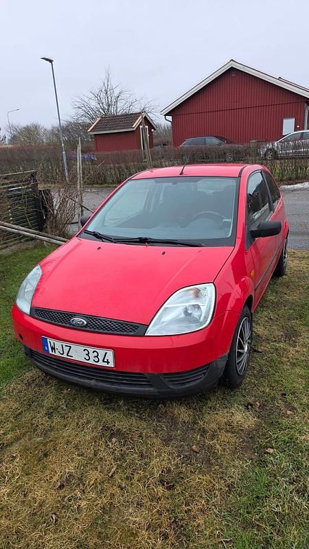 Begagnad Ford Fiesta 70 HK (51 kW) 2005 Halvkombi