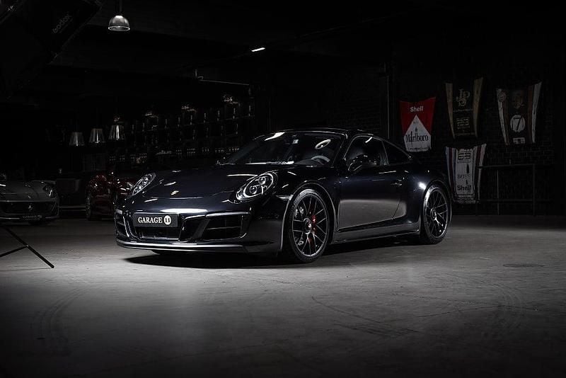 Begagnad Porsche 911 Carrera 4 GTS 450 HK (330 kW) 2019 Svart Sportkupé