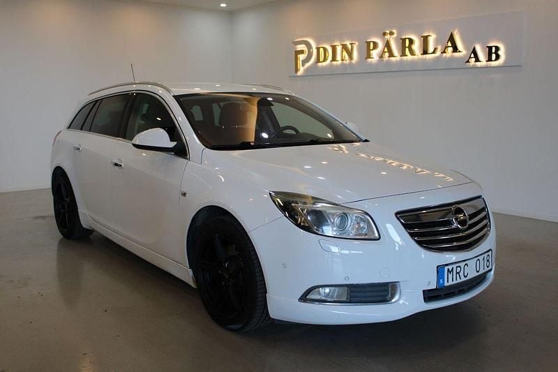 Vit Begagnad 2011 Opel Insignia Cosmo Kombi | 39 900 kr (Dyr) - Bild 1/4