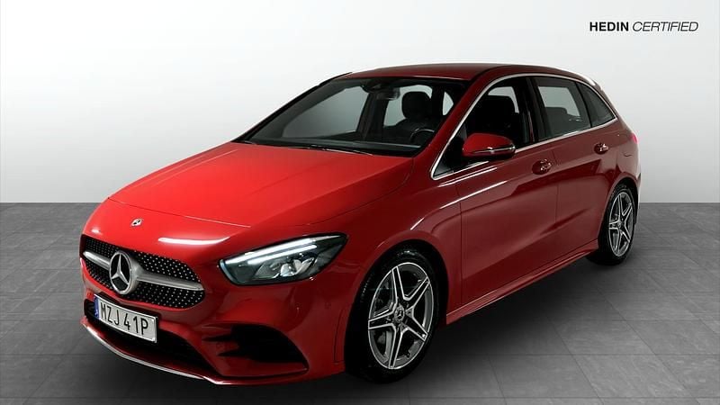 Svart Begagnad 2019 Mercedes B180 AMG line Minibuss | 229 900 kr (Bra pris) - Bild 1/4