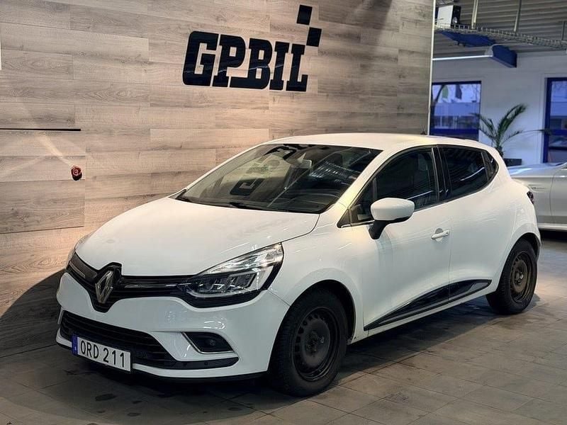 Vit Begagnad 2018 Renault Clio IV Intens Halvkombi | 89 900 kr (Marknadspris) - Bild 1/4