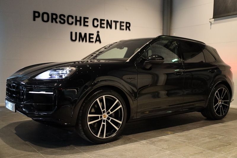 Svart Begagnad 2024 Porsche Cayenne SUV | 1 399 000 kr (Dyr) - Bild 1/3