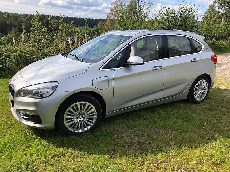 Silver Begagnad 2016 BMW 225 Luxury Line Kombi | 184 000 kr - Bild 1/4