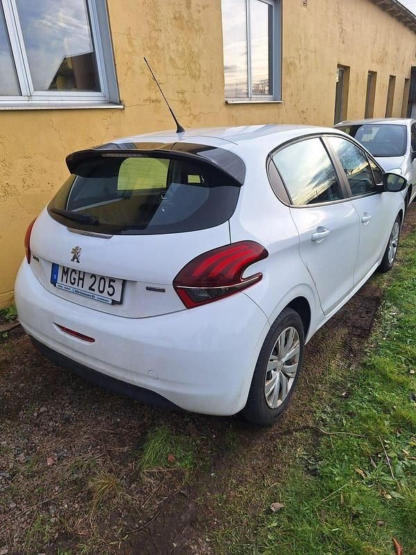 Begagnad 2015 Peugeot 208 Halvkombi | 82 000 kr (Marknadspris) - Bild 1/4