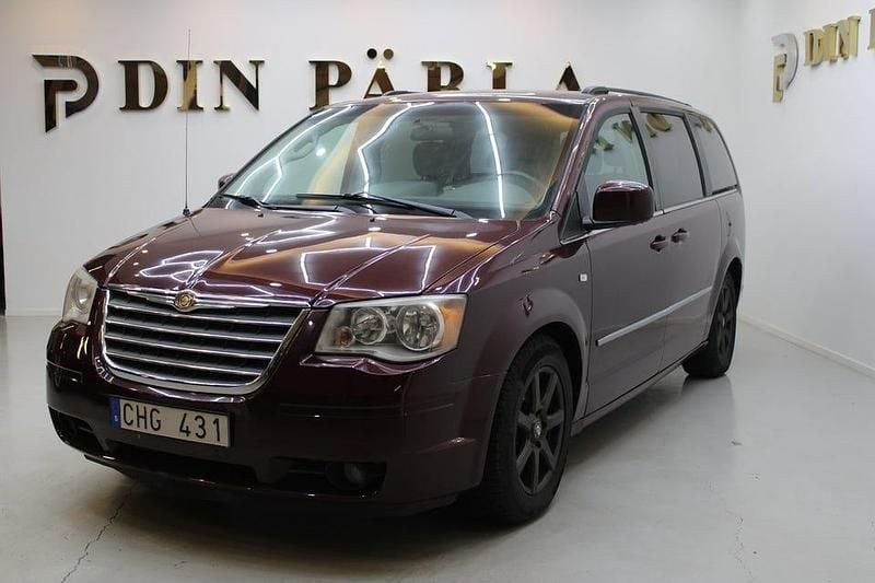 Begagnad Chrysler Town & Country 200 HK (147 kW) 2009 Röd Minibuss