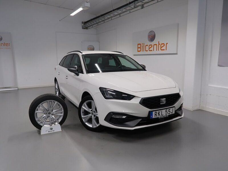 Vit Begagnad 2021 Seat Leon ST FR Kombi | 239 900 kr (Marknadspris) - Bild 1/3
