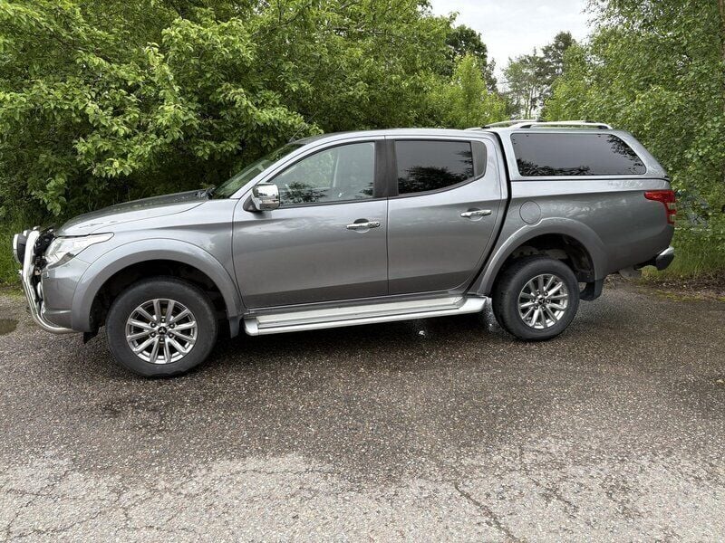 Grå Begagnad 2017 Mitsubishi L200 Pickup | 259 000 kr (Bra pris) - Bild 1/4