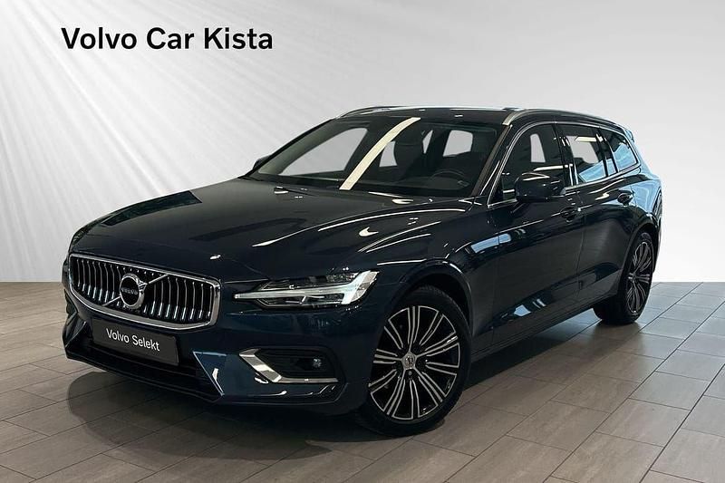 Mörkblå Begagnad 2019 Volvo V60 Inscription Kombi | 274 900 kr (Marknadspris) - Bild 1/3