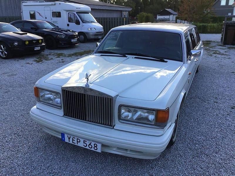 Begagnad Rolls Royce Silver Spur 218 HK (160 kW) 1991 Vit pärlemor Sedan