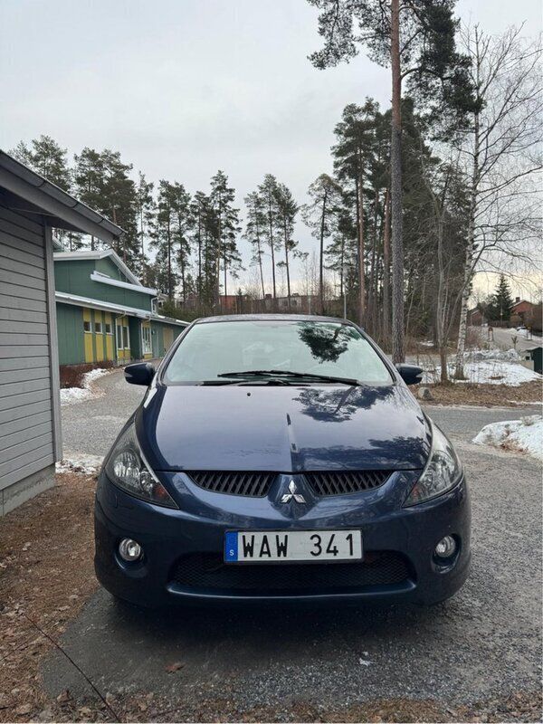 Blå Begagnad 2004 Mitsubishi Grandis Minibuss | 38 500 kr (Marknadspris) - Bild 1/4