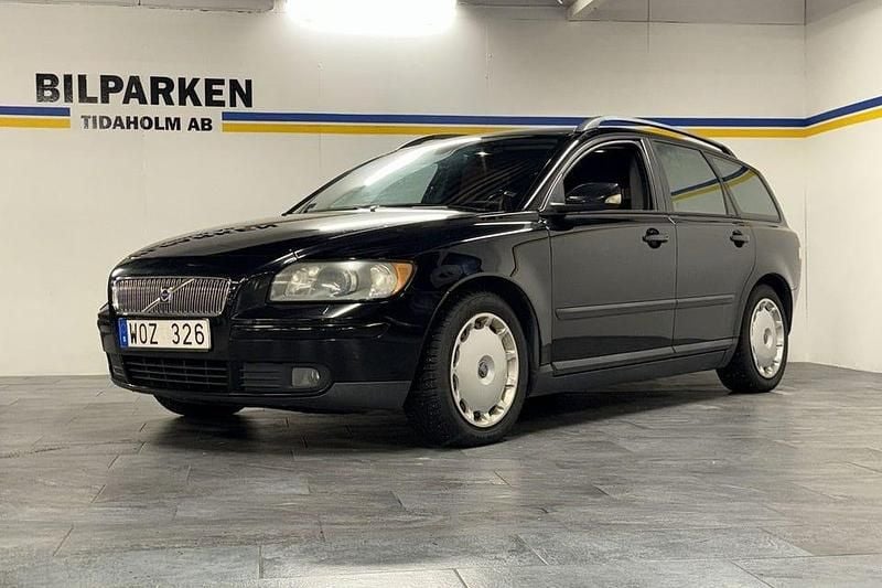 Svart Begagnad 2005 Volvo V50 Kinetic Kombi | 26 500 kr (Marknadspris) - Bild 1/4