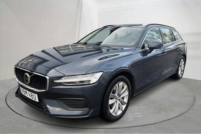Mörkblå Begagnad 2023 Volvo V60 Core Kombi | 279 000 kr (Bra pris) - Bild 1/4