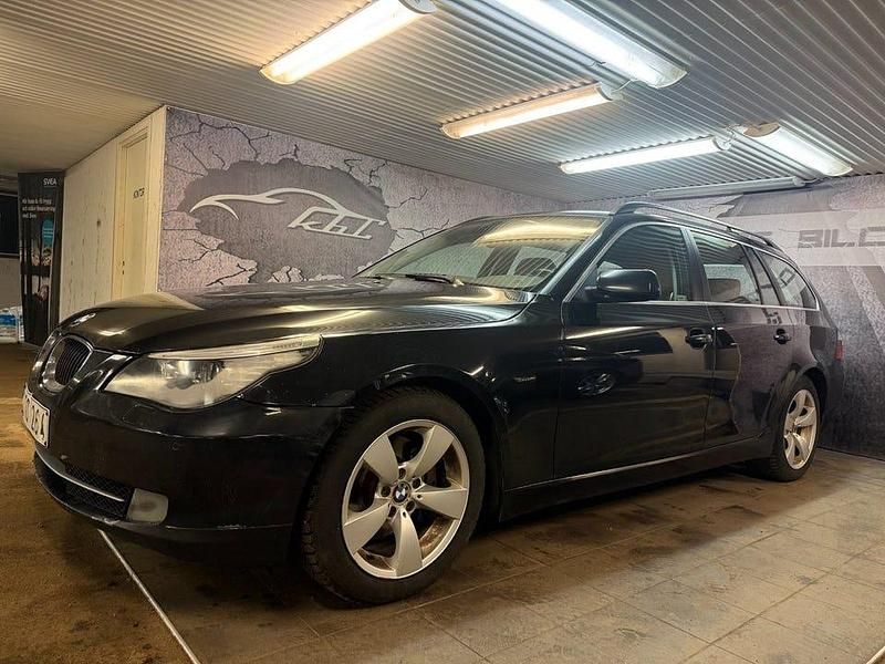 Begagnad BMW 525 197 HK (144 kW) 2008 Svart Kombi