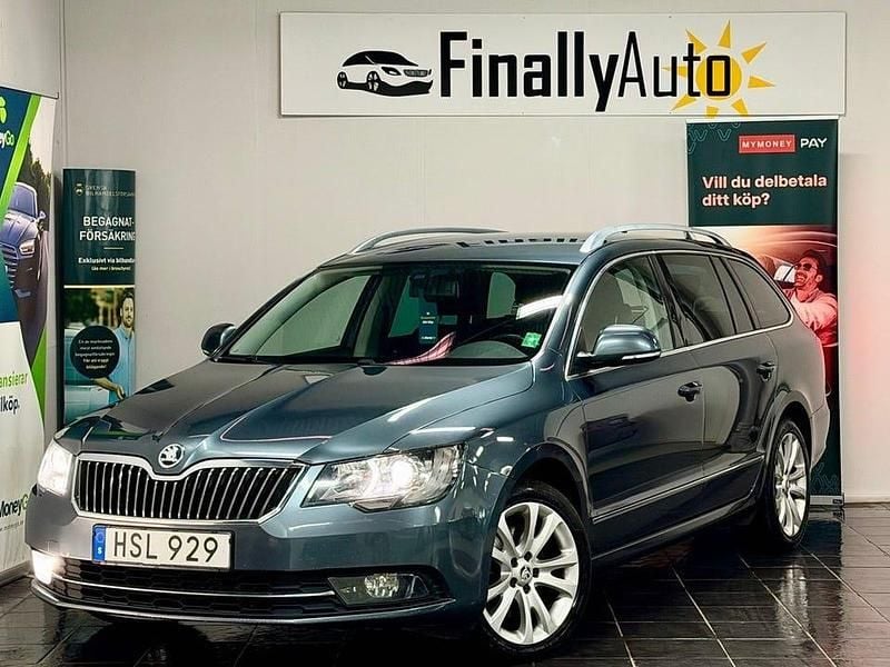 Grå Begagnad 2015 Skoda Superb Ambition Kombi | 124 900 kr (Bra pris) - Bild 1/4