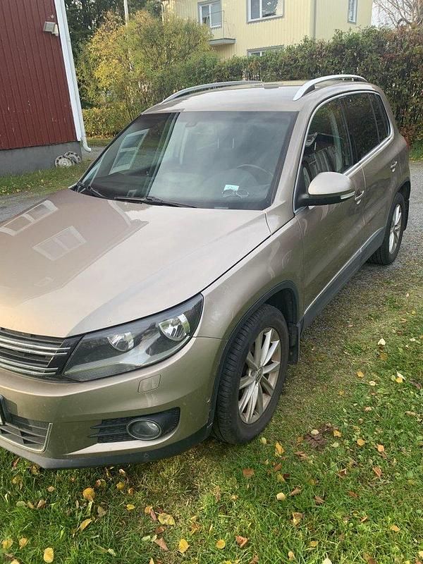 Grå Begagnad 2012 VW Tiguan Sportline SUV | 64 900 kr (Bra pris) - Bild 1/4
