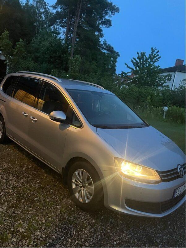 Silver Begagnad 2013 VW Sharan Minibuss | 89 000 kr (Marknadspris) - Bild 1/4