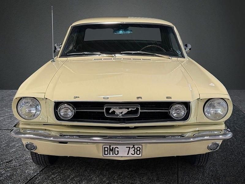 Begagnad Ford Mustang GT 228 HK (167 kW) 1966 Gul Sedan