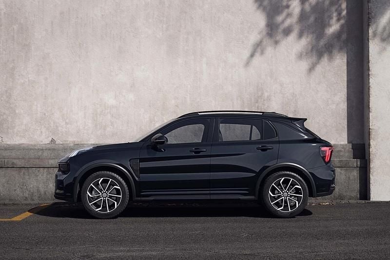 Ny Lynk & Co 01 283 HK (208 kW) 2025 Svart SUV