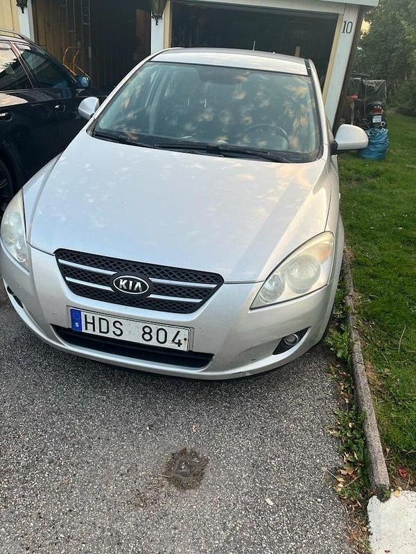 Silver Begagnad 2008 Kia Ceed 4 Halvkombi | 18 500 kr (Marknadspris) - Bild 1/2