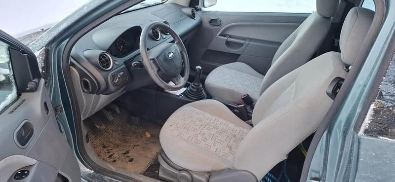Begagnad Ford Fiesta 60 HK (44 kW) 2003 Halvkombi