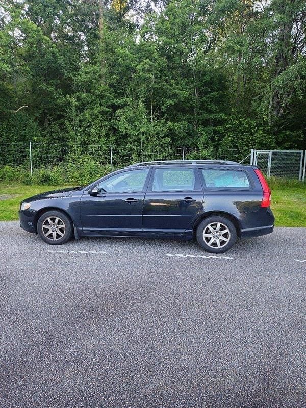 Svart Begagnad 2009 Volvo V70 Momentum Kombi | 30 000 kr (Superpris) - Bild 1/4