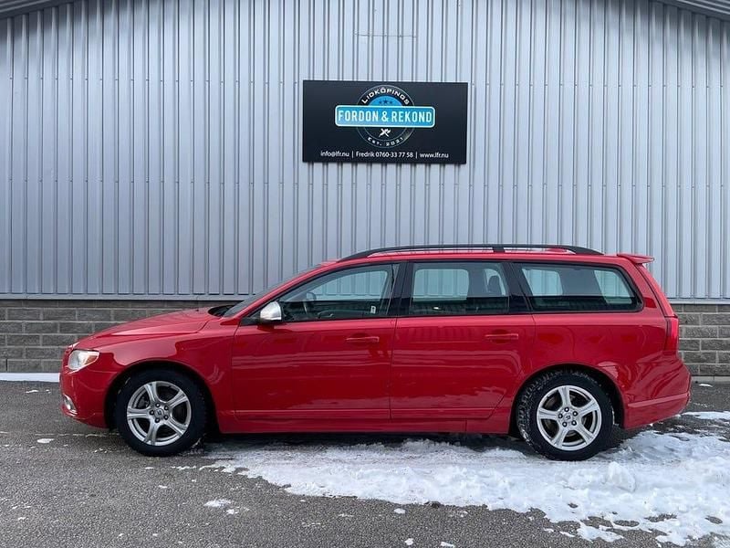 Begagnad Volvo V70 R-Design 116 HK (85 kW) 2012 Röd Kombi