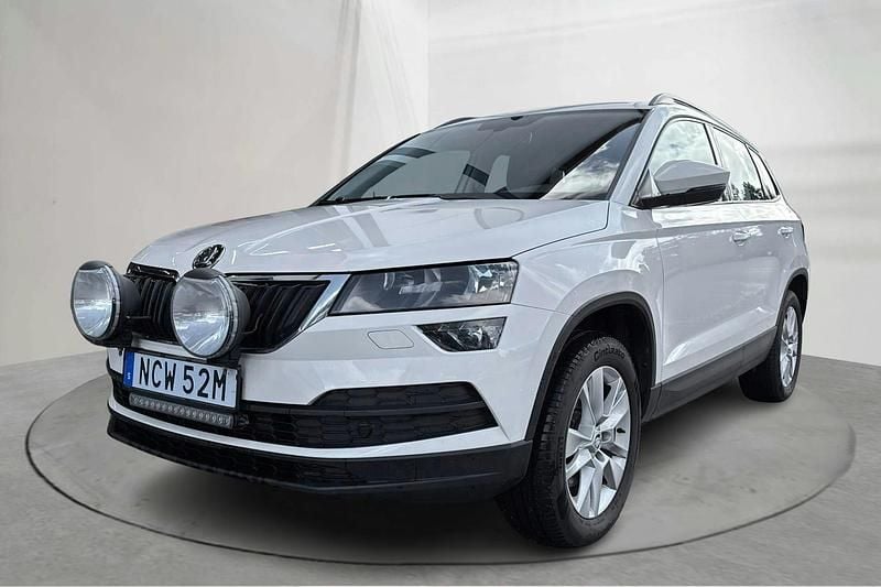 Vit Begagnad 2020 Skoda Karoq SUV | 189 000 kr - Bild 1/4