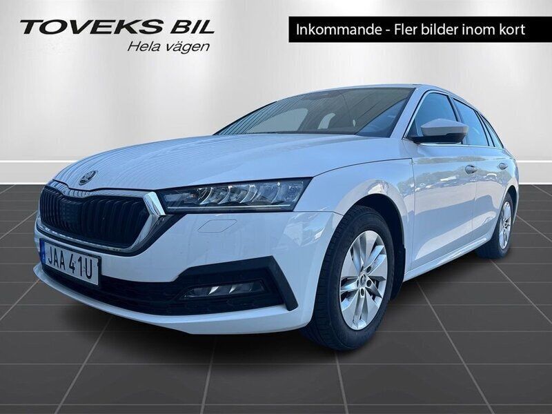 Vit (candy white) Begagnad 2022 Skoda Octavia Kombi | 249 000 kr (Marknadspris) - Bild 1/4