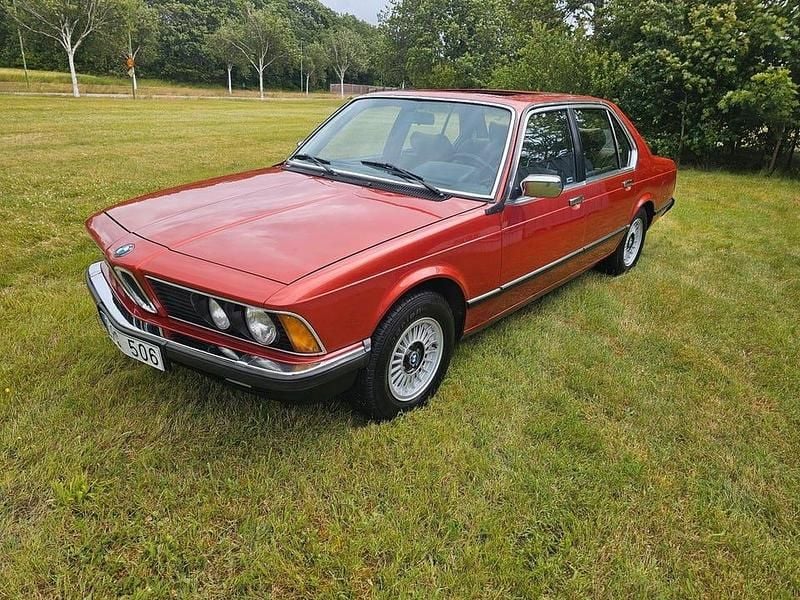 Begagnad BMW 735 218 HK (160 kW) 1981 Röd Sedan