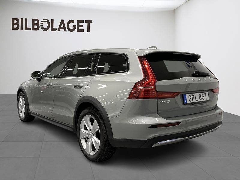 Begagnad Volvo V60 CC Core 253 HK (186 kW) 2024 Grå Kombi