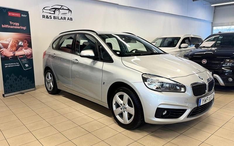Silver Begagnad 2018 BMW 225 Active Tourer Sport Line Minibuss | 149 900 kr (Marknadspris) - Bild 1/4