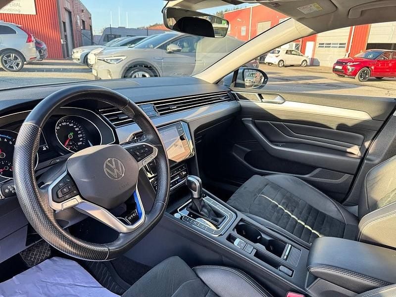 Begagnad VW Passat GTE 218 HK (160 kW) 2022 Silver Kombi