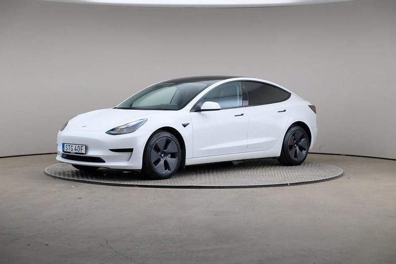 Vit Begagnad 2023 Tesla Model 3 Standard Range Sedan | 299 000 kr (Bra pris) - Bild 1/4
