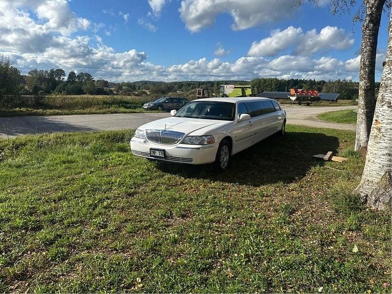Vit Begagnad 2007 Lincoln Town Car Sedan | 225 000 kr - Bild 1/4