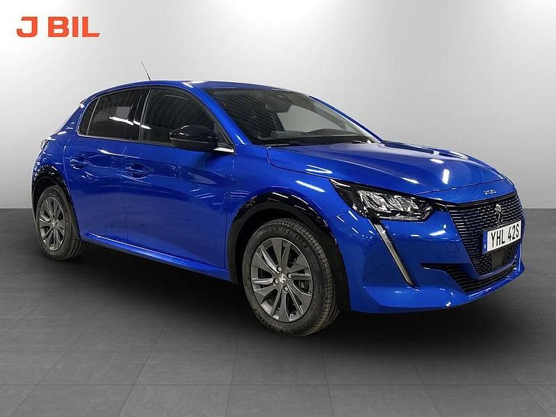 Blå Begagnad 2022 Peugeot e-208 Allure Halvkombi | 194 900 kr (Marknadspris) - Bild 1/3
