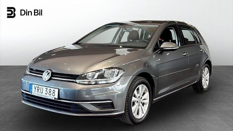 Mörkgrå Begagnad 2017 VW Golf VII Halvkombi | 144 000 kr (Marknadspris) - Bild 1/4