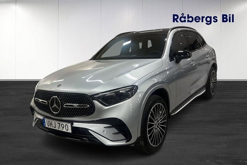 Begagnad Mercedes GLC300e AMG Line Premium Plus 313 HK (230 kW) 2023 Silver (hightech silver metallic) SUV