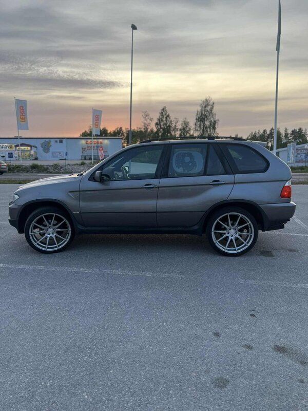 Grå Begagnad 2005 BMW X5 Sport Line SUV | 62 000 kr (Marknadspris) - Bild 1/4