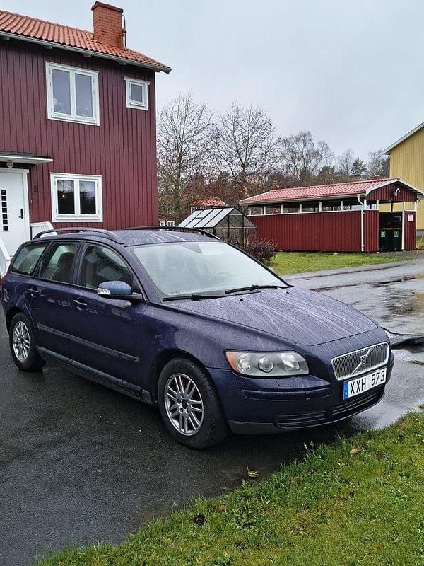 Blå Begagnad 2006 Volvo V50 Kombi | 25 900 kr (Marknadspris) - Bild 1/4