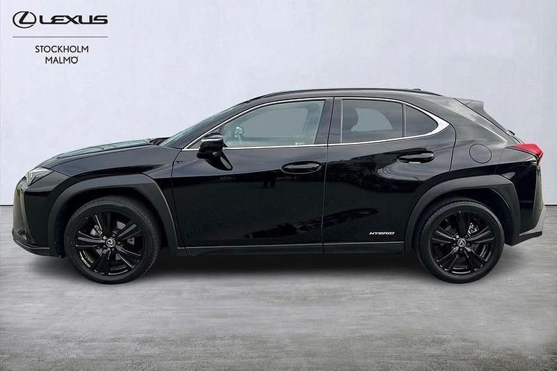 Begagnad Lexus UX 250h Sport Line 186 HK (136 kW) 2022 Svart SUV