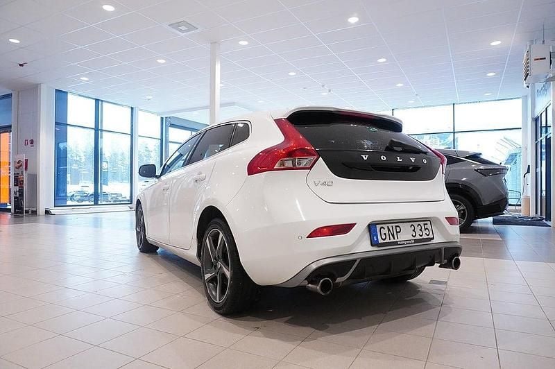 Begagnad Volvo V40 R-Design 150 HK (110 kW) 2013 Vit Halvkombi